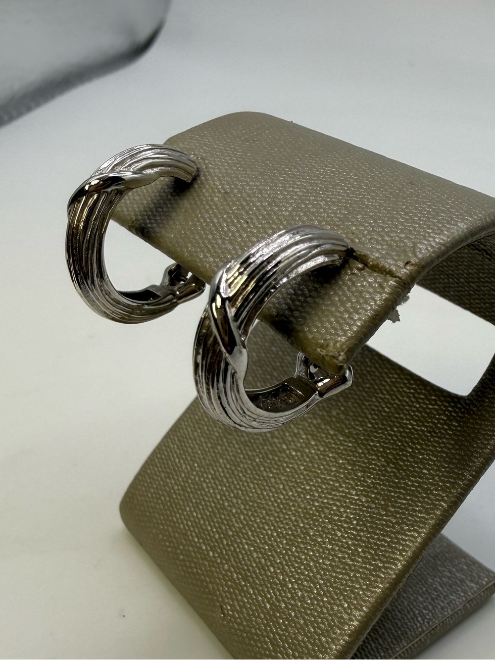 ARIVA 925 Sterling Silver Ribbed Hoop Earrings Thailand Signed 6g - Picture 2 of 5